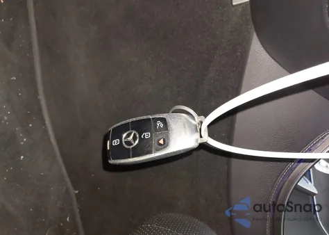 2018 Mercedes-Benz E 300 z USA, uszkodzony, nr VIN WDDZF4JB6JA343460
